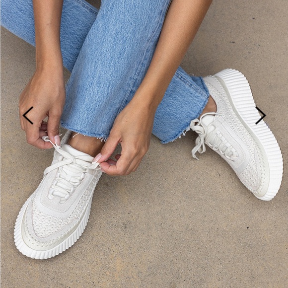 NEARLY NEW - Dolce Vita Dolen platform sneaker - Picture 3 of 10